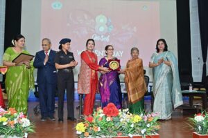 Dr. Suruchi Pande (Vice- Chairperson, Ela Foundation) receives ‘Grace and Power’ award.